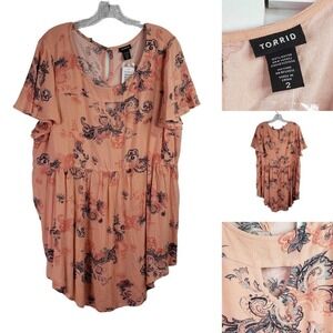 Torrid Tunic Top Blouse Womens Size 2 Peach Paisley Keyhole Short Sleeve